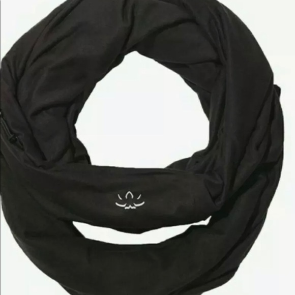 Beyond Yoga Infinity Scarf 🧣 - Picture 2 of 9